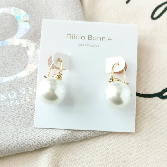 Alicia Bonnie - Earrings Blanche gold White Pearl $36 - Picture 1 of 3
